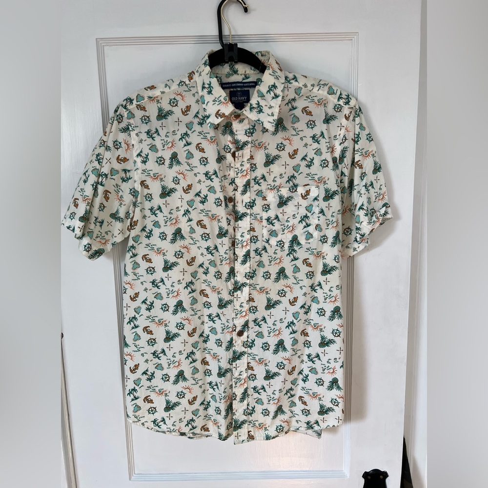 Old navy Hawaiian shirt